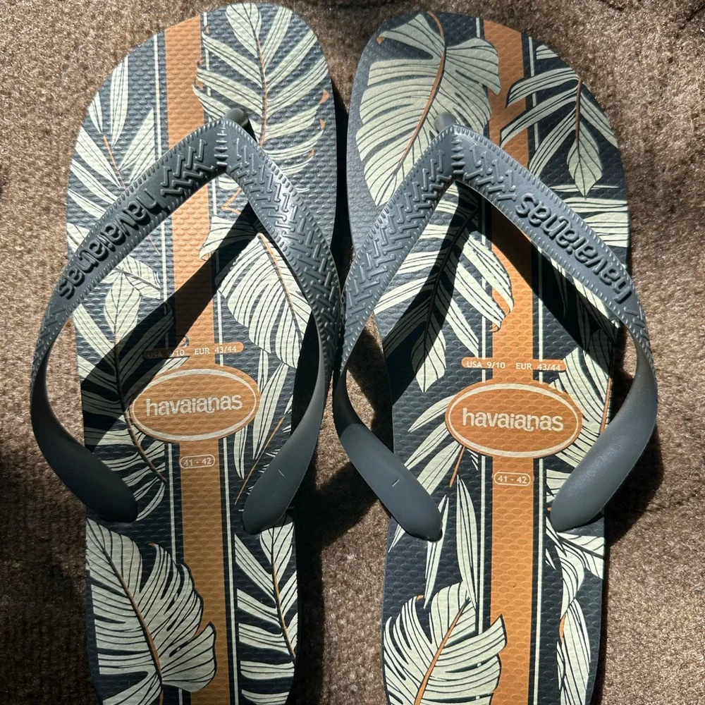 Havaianas Tropical Leaf Flip Flops - Gray and Tan Men’s 9-10 (41-42) - Picture 6 of 6